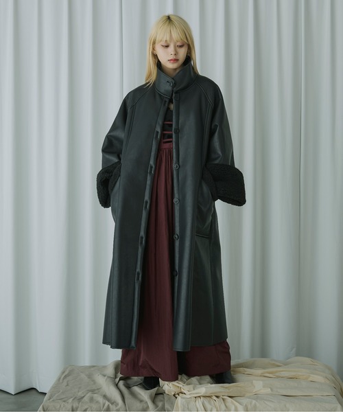 Ezick（エジック）の「Reversible boa synthetic レザーオーバーコート