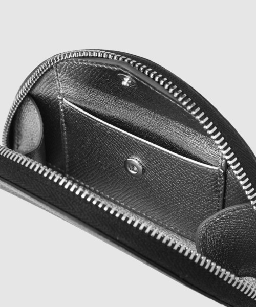 Maison Margiela（メゾンマルジェラ）の「MICRO HALFMOON POUCH