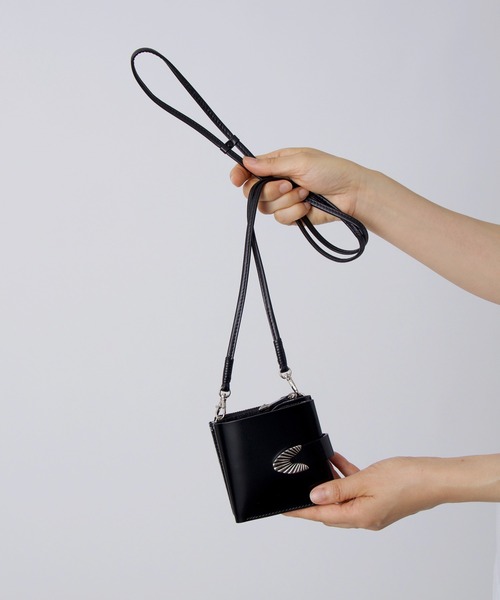 TOGA（トーガ）の「TOGA PULLA Leather shoulder wallet（財布）」 - WEAR