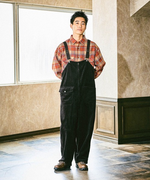 niko and（ニコアンド）の「コーデュロイオーバーオール