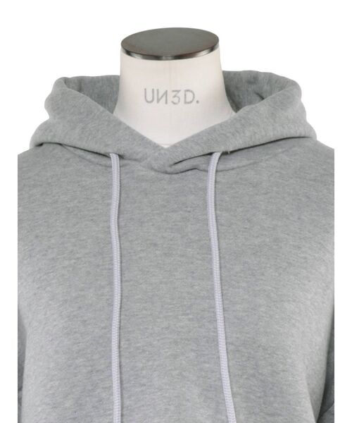 UN3D.（アンスリード）の「ヘムカットショートフーディー（パーカー