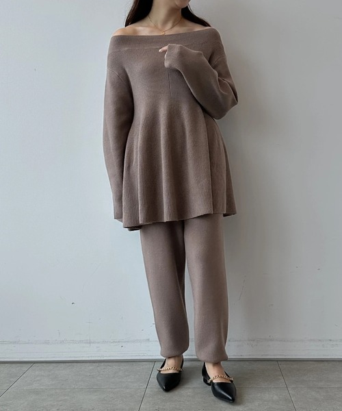 CADUNE（カデュネ）の「オフショルペプラムニット（ニット/セーター