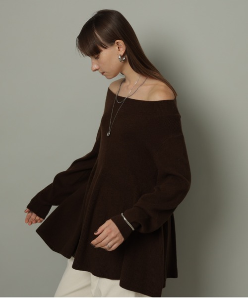 CADUNE（カデュネ）の「オフショルペプラムニット（ニット/セーター
