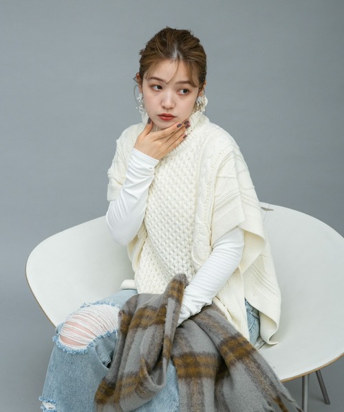 KBF（ケイビーエフ）の「ケーブルニットポンチョ（ニット/セーター