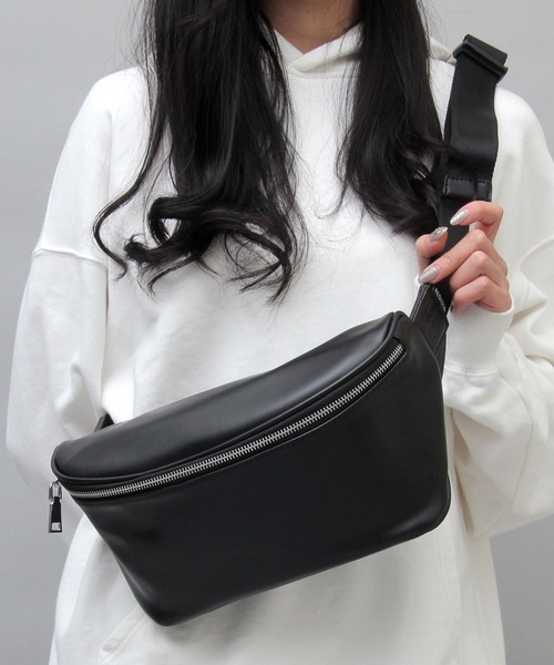 セール】フェイクレザー 大きめサイズ ウエストポーチ（ボディバッグ