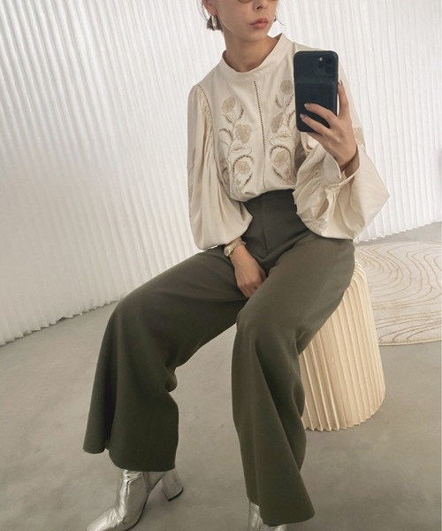 Ameri（アメリ）の「LADY EMBROIDERY PUFF BLOUSE（シャツ/ブラウス