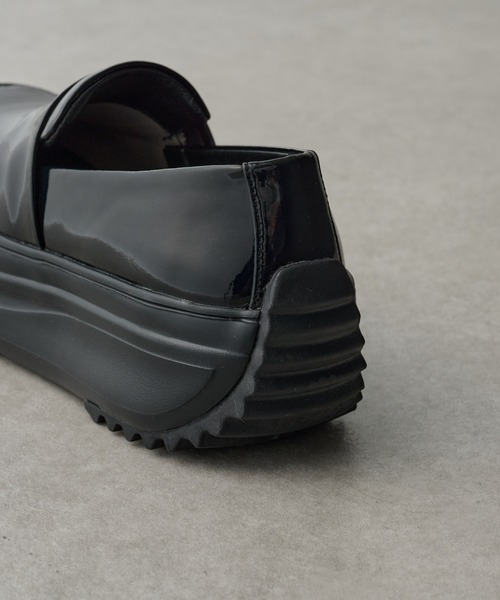 BEARDSLEY（ビアズリー）の「《厚底/カーキ追加発売中》エナメルレザー