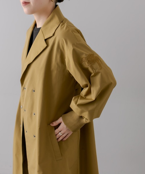 ear PAPILLONNER（イアパピヨネ）の「馬刺しゅうスプリングコート