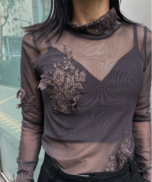 Ameri（アメリ）の「UND FUR EMBROIDERY SKIN TOP（Tシャツ/カットソー