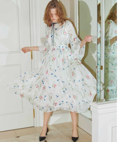 CELFORD（セルフォード）の「ボウタイフラワープリントワンピース