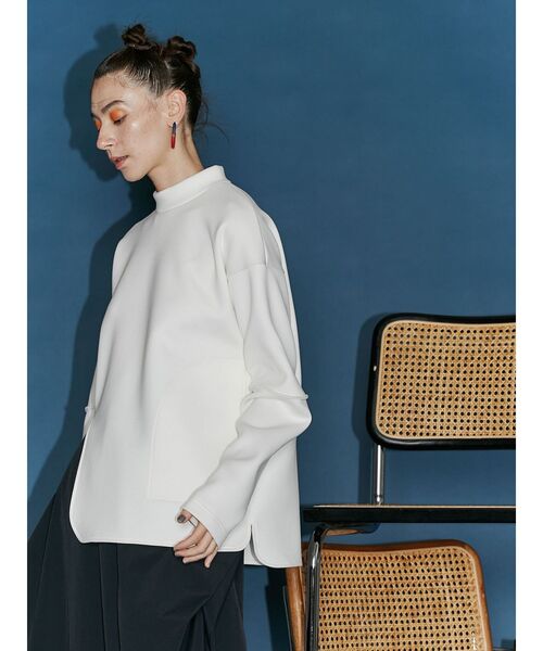 UN3D.（アンスリード）の「カーブスリットトップス（Tシャツ