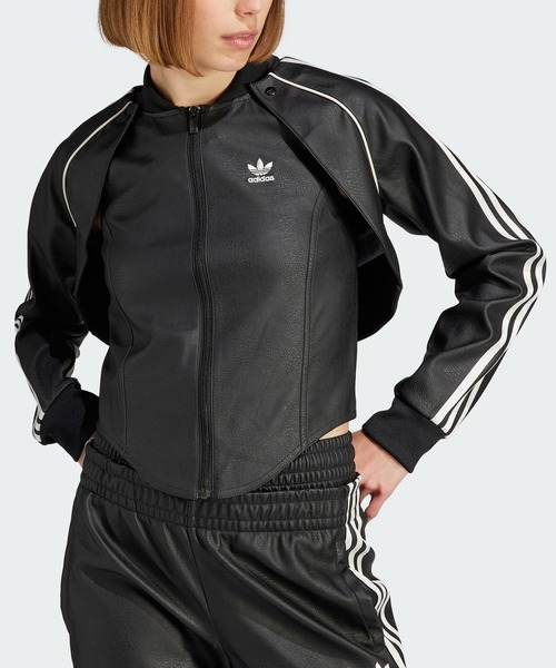 adidas（アディダス）の「フェイクレザー SST バーサタイル トラック