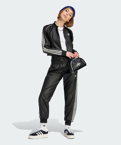 adidas（アディダス）の「フェイクレザー SST バーサタイル トラック