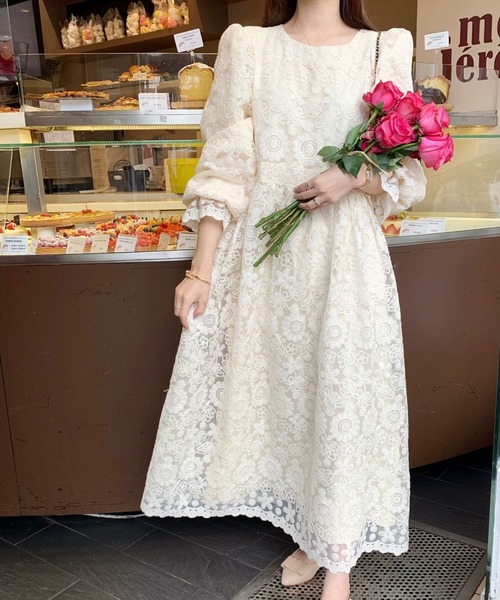 SMILE ORCHID（スマイルオーキッド）の「長袖ウエスト切替花柄刺繍