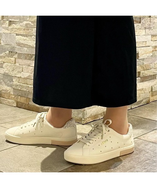 diana（プラスダイアナ）の「スタッズ付きスタンダードスニーカー