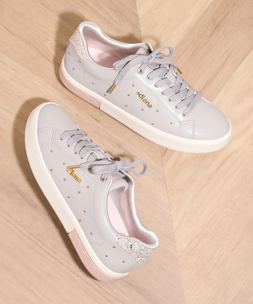 diana（プラスダイアナ）の「スタッズ付きスタンダードスニーカー