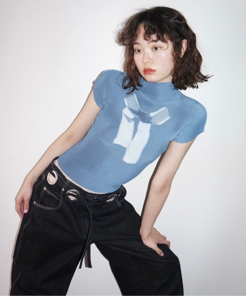musubore（ムスボレ）の「pleatsed print tops / プリーツプリント