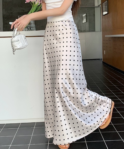 ドット柄サテンマーメイドスカート（スカート）｜emi+（エミプラス）の