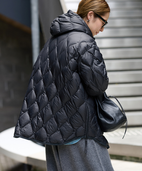 FRAMeWORK（フレームワーク）の「TAION/タイオン 別注フードビブス付き