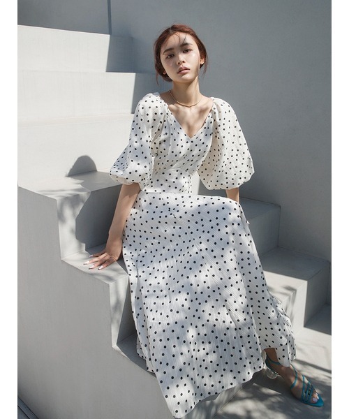 LILY BROWN（リリーブラウン）の「ボリュームスリーブロングワンピース