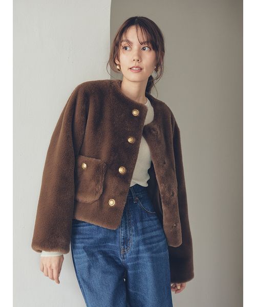 Mila Owen（ミラオーウェン）の「金釦クロップドファージャケット