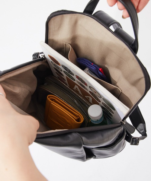 ear PAPILLONNER（イアパピヨネ）の「《A4対応/本革》レザースタンド