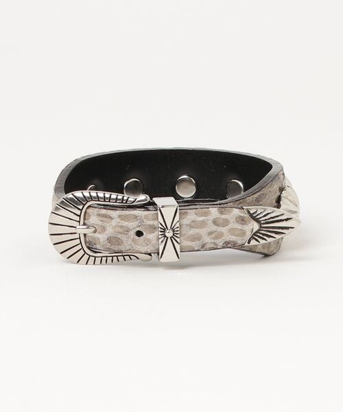 TOGA PULLA（トーガ プルラ）の「TOGA PULLA Concho leather bangle
