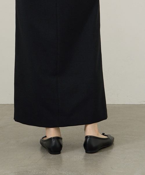 LE TALON（ルタロン）の「GRISE レザースクエアプリーツフラット