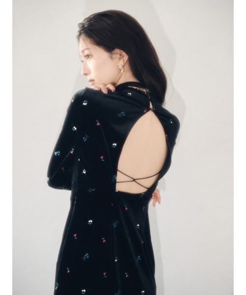 LILY BROWN（リリーブラウン）の「エンブロイダリーフラワーベロア