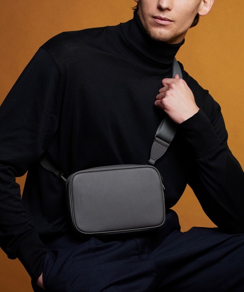 パオロ クロスボディバッグ シュリンクレザー（メッセンジャーバッグ