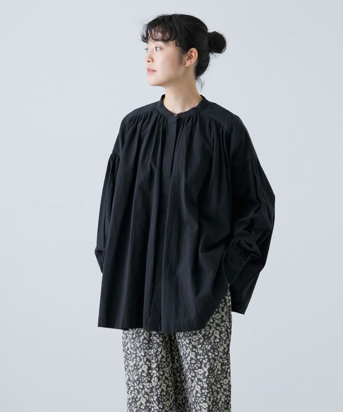 かぐれ（カグレ）の「コットンギャザースタンドカラーブラウス（シャツ