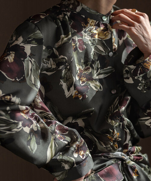 Noble（ノーブル）の「スモーキーフラワープリントシャツ（シャツ