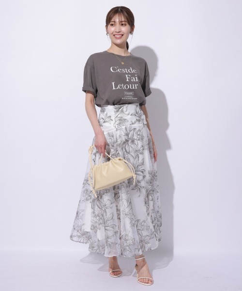 Apuweiser-riche（アプワイザーリッシェ）の「フラワーエンブロイ