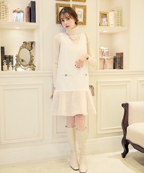 SWINGLE（スウィングル）の「ヘムファーVネックノースリーブ