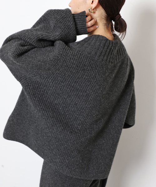 Deuxieme Classe（ドゥーズィエムクラス）の「*OLBIAアゼVネック プル