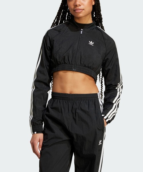 adidas（アディダス）の「スリム クロップド トラックトップ