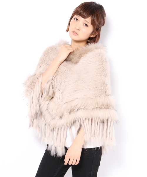 goa（ゴア）の「ラビット×ラクーン フリンジ付ファーポンチョ