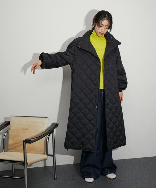 ADAM ET ROPE'（アダムエロペ）の「スタンドネックキルティングコート