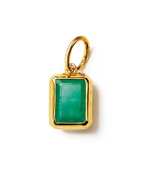 agete（アガット）の「K10バースデーストーンチャーム（エメラルド