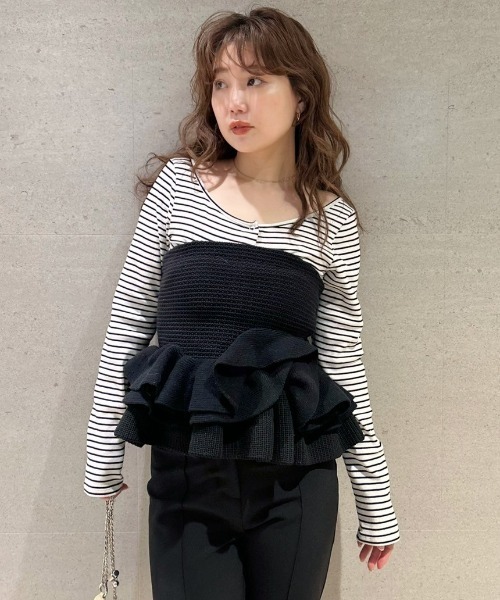 LILY BROWN（リリーブラウン）の「ラッフルフリルベアニットトップス