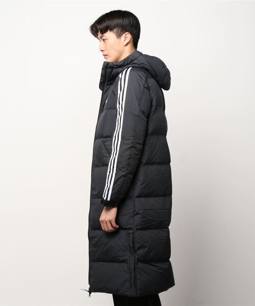 adidas（アディダス）の「スリーストライプス ロングダウンコート