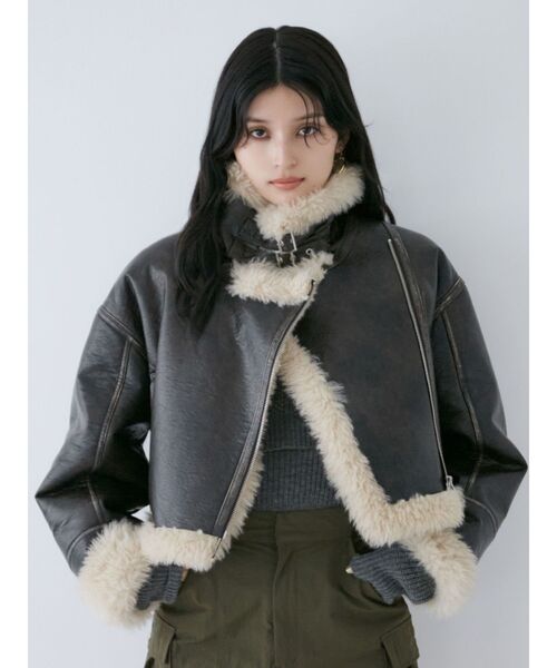 MURUA（ムルーア）の「ヴィンテージライクショートフェイクムートン