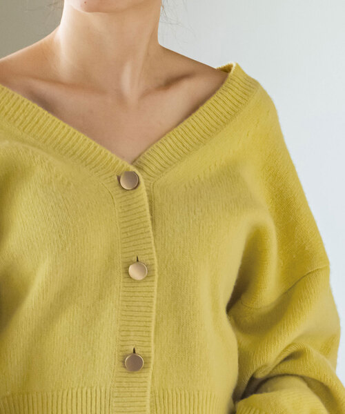 Noble（ノーブル）の「カシミヤ混Vネックパフスリーブカーディガン