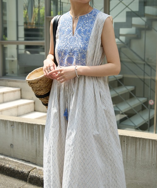 NE QUITTEZ PAS!（ヌキテパ）の「ne Quittez pas/フラワーモチーフ刺繍