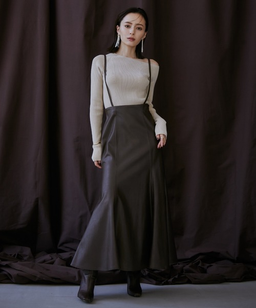 anuans（アニュアンス）の「アシメネックリブニットプルオーバー