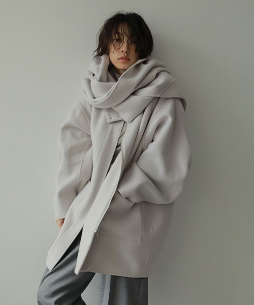 ETRE TOKYO（エトレトウキョウ）の「フーディーストールコクーンコート