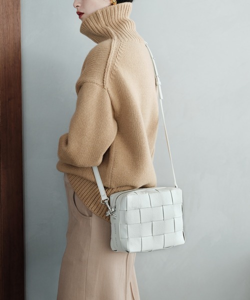 IACUCCI（イアクッチ）の「ベルタ S CERVO（ショルダーバッグ）」 - WEAR