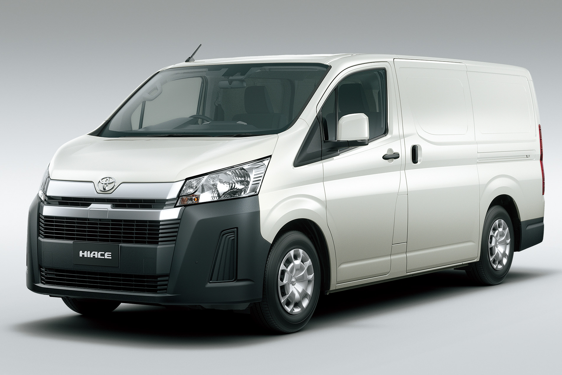 トヨタ、海外向け新型「ハイエース」をフィリピンで世界初披露。日本