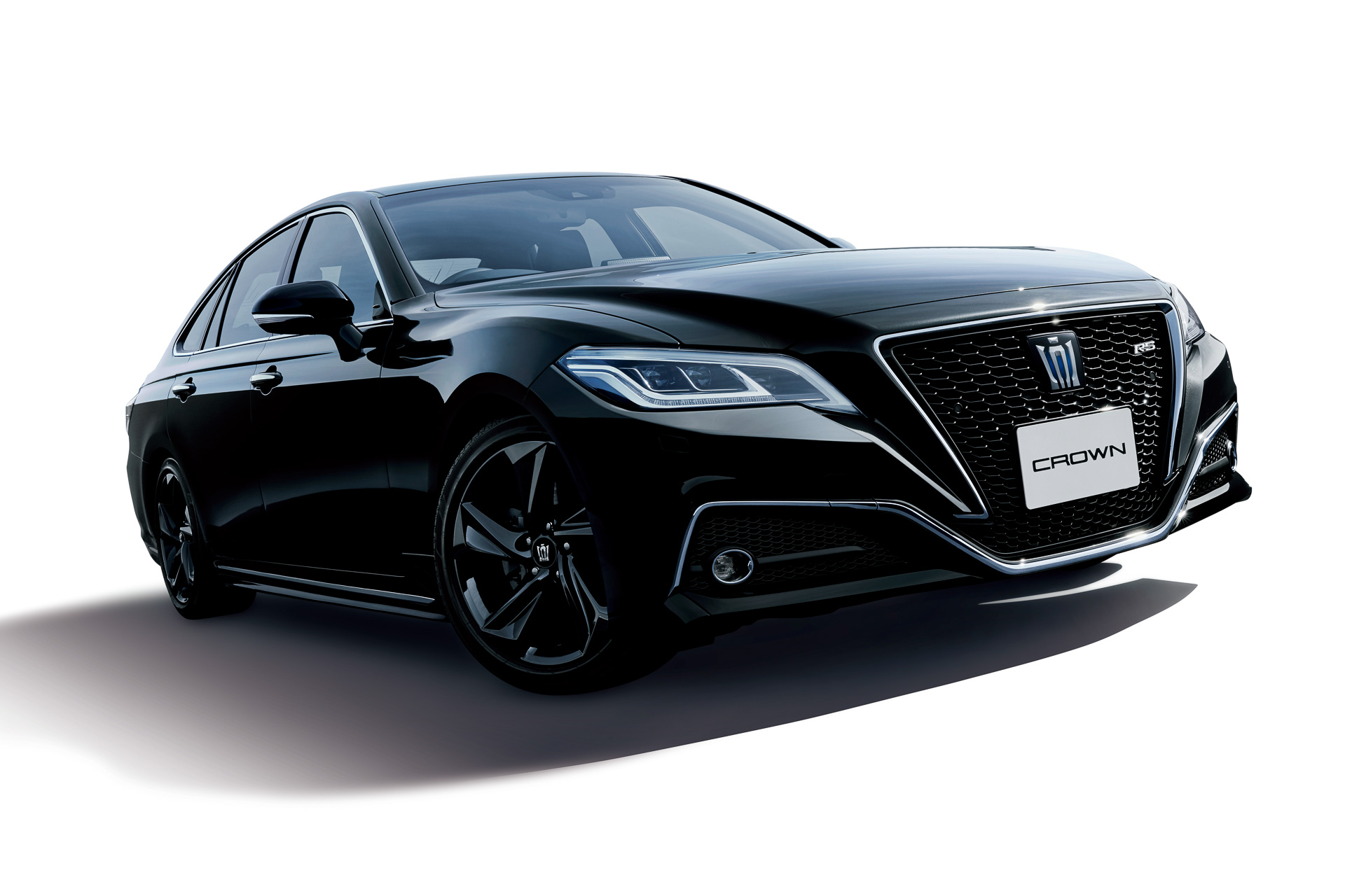 トヨタ、「クラウン」65周年を記念した2つの特別仕様車＆スポーツ
