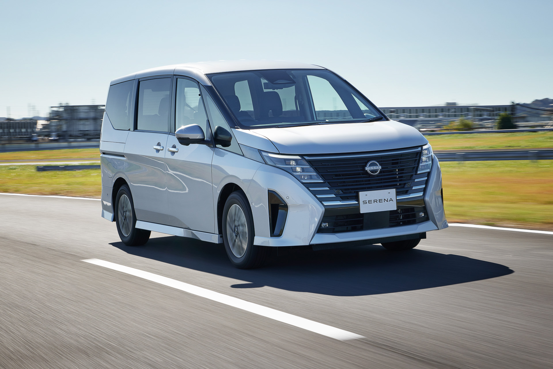 日産、新型「セレナ」について開発陣がプレゼン 「疲れにくくて酔い